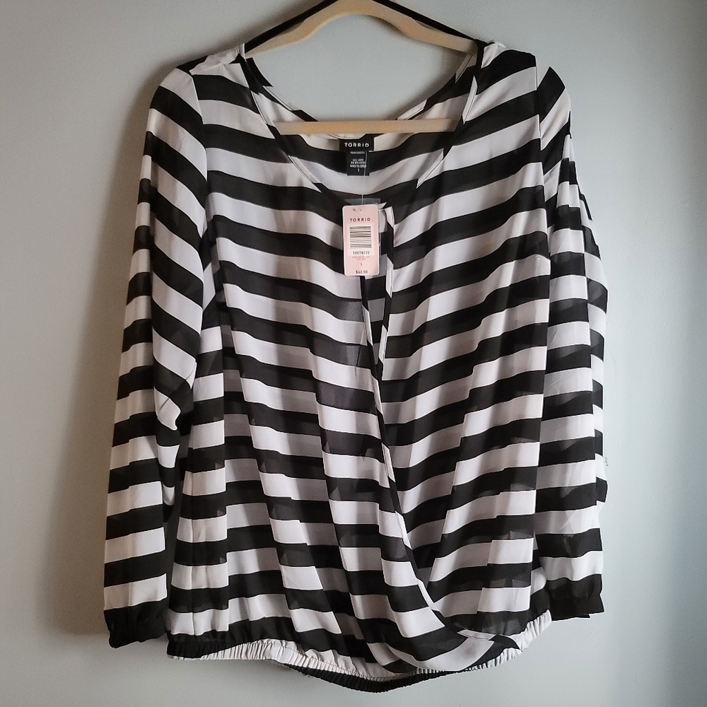 Sheer Center Opening Top